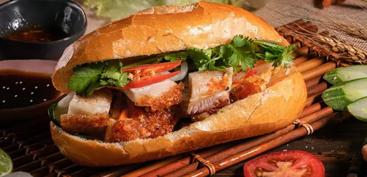 Đánh Giá Chi Tiết 7 Tiệm Bánh Mì Heo Quay Hàng Đầu Hà Nội