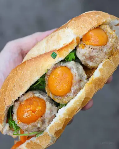 Banh Mi Xiu Mai Trung Muoi