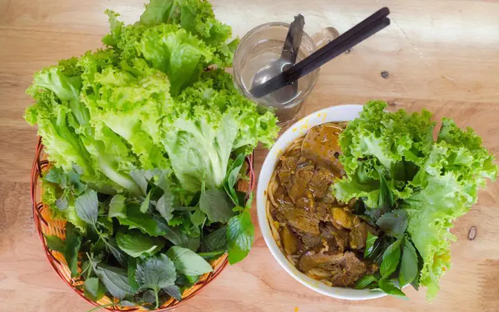 Review Quán Cô Linh: Bánh Tầm Cay & Bún Bò Cay Chuẩn Vị Cần Thơ