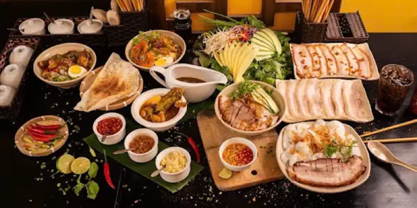 Bánh Tráng Cuốn Thịt Heo Quê Xưa: Bí Quyết Ngon Từ Nguyên Liệu Đến Thưởng Thức