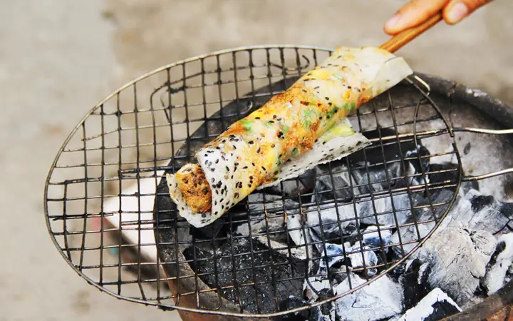 Review Bánh Tráng Nướng Bờ Kè Phan Thiết: Điểm Dừng Chân Cho Hội Ăn Vặt