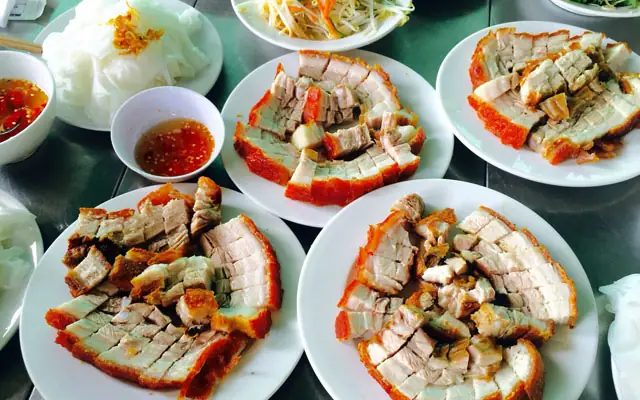 Bánh Ướt Heo Quay Bà Sửu: Review Chi Tiết Về Quán Ăn Gia Truyền Nổi Tiếng Ở Huế