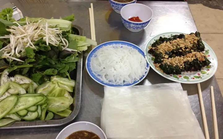 Review Khu Ẩm Thực Bò Lá Lốt Tôn Đức Thắng: Đánh Giá Khách Quan Về Khu Vực Ăn Vặt Quen Thuộc Ở Quận 1