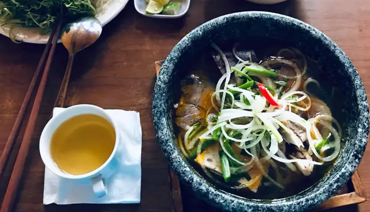 Bún Bò Bốc Khói Đà Lạt: Trải Nghiệm Hương Vị Đậm Chất Miền Trung Tại Thành Phố Sương Mù