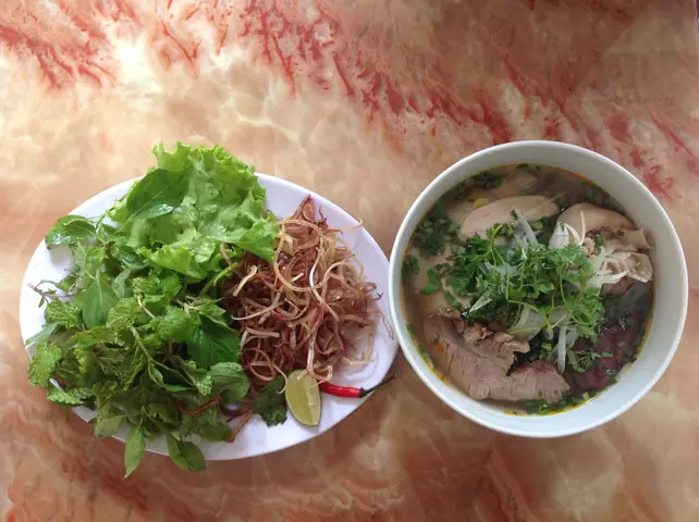 Review Quán Ăn Ánh Nguyệt: Điểm Nhấn Vị Cay Từ Bún Bò Cay Bạc Liêu