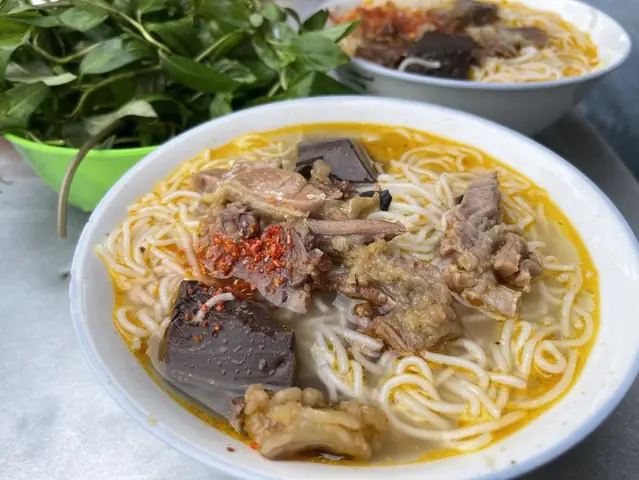 Bún Bò Dơ Phan Thiết: Món Ăn Độc Lạ Với Rau Răm Thơm Lừng