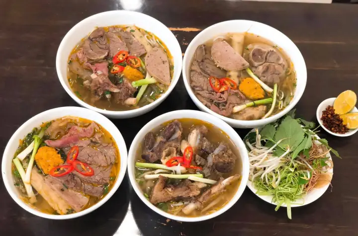 Bún Bò Huế Bạch Mai: Review Chi Tiết 7 Quán Ngon Nhất Phường Bạch Mai