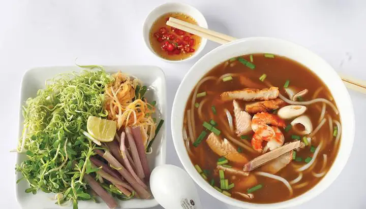 Review Quán Bún Bò Huế Hải Phòng: Trải Nghiệm Tại Thủy