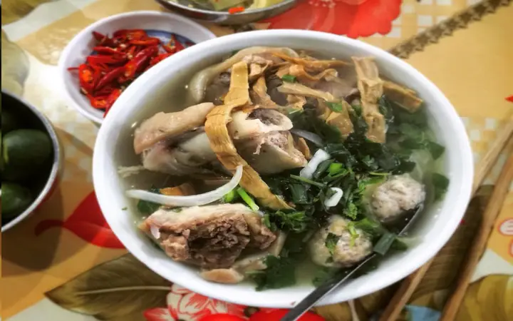Bún Chân Giò Nam Định: Cẩm Nang Thưởng Thức & Đánh Giá Quán Bẩy Cầu Muối
