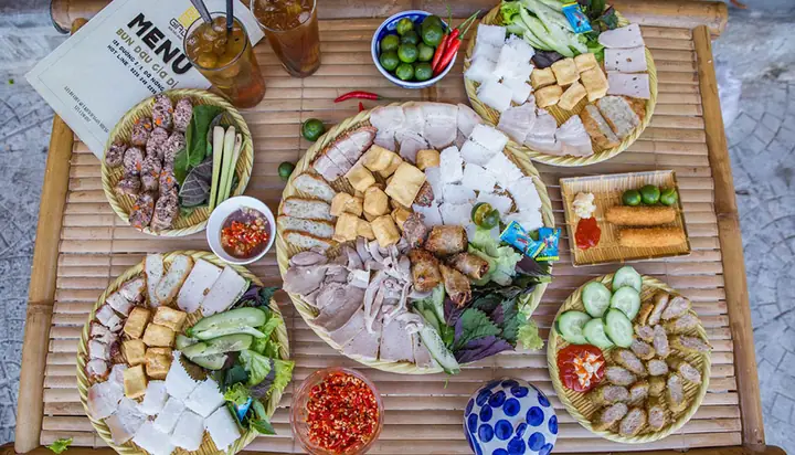 Đánh Giá Chi Tiết Quán Bún Đậu Mắm Tôm Gia Di 2 Tháng 9, Đà Nẵng: Trải Nghiệm Thực Tế Và Phân Tích Khách Quan