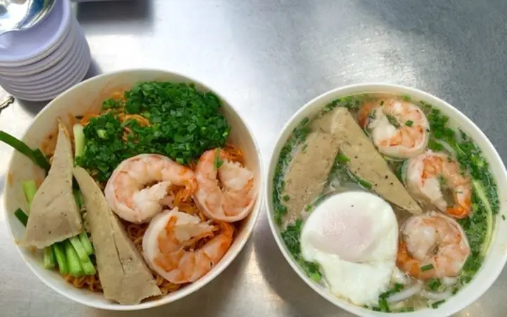 Review Quán Cô Có: Bún Nước Tôm Bò Truyền Thống Ở Phú Nhuận