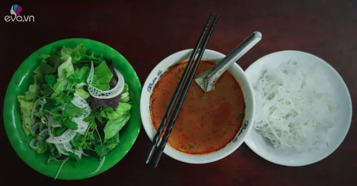 Review Quán Bún Ốc Phù Đổng Thiên Vương: Hương Vị Xưa Giữa Lòng Hà Nội