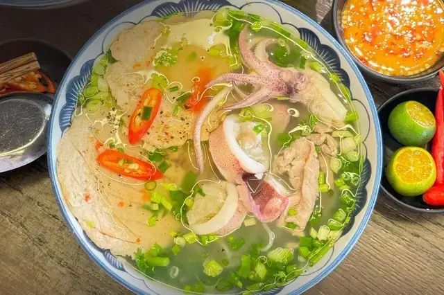 Bún Quậy Kiến Xây Quận 1: Đánh Giá Chi Tiết Về Món Ăn Đặc Sắc