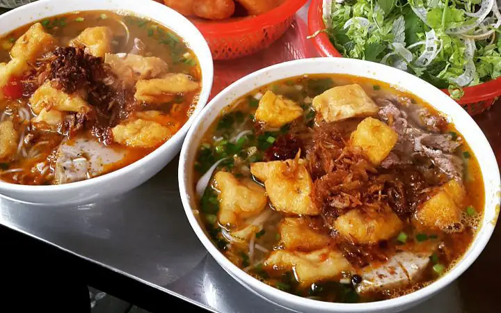 Bún Riêu Cua – Hương Vị Truyền Thống Và Trải Nghiệm Thực Tế Tại Quán Quang Nhất