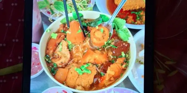 Review Quán Bún Riêu, Bún Ốc Bà Ngoại Lạc Long Quân