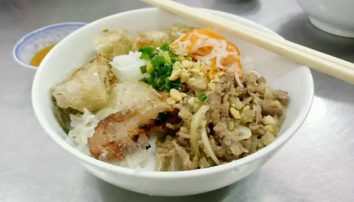 Review Chi Tiết Quán Cô 6: Bún Thịt Nướng Phú Nhuận Có Đáng Điểm 10/10?
