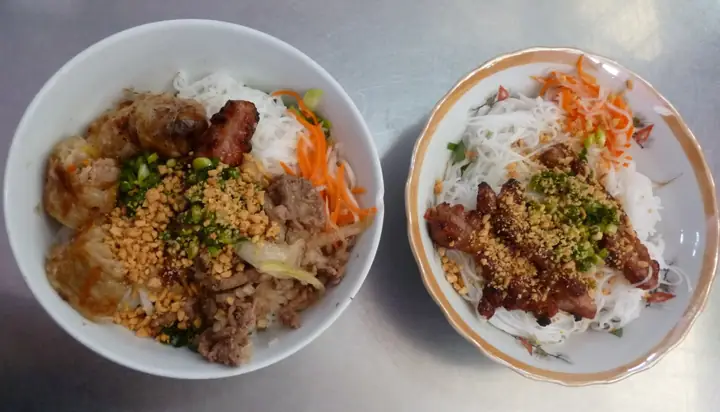 Review Quán Thiên Hòa: Bún Thịt Nướng Đậm Chất Vỉa Hè Quận 10