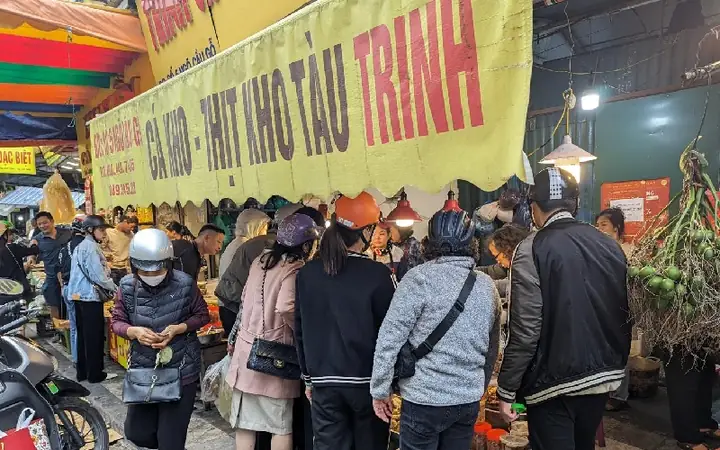 Review Cá Kho Trinh Chợ Hàng Bè: Trải Nghiệm Hương Vị Hà Nội Xưa