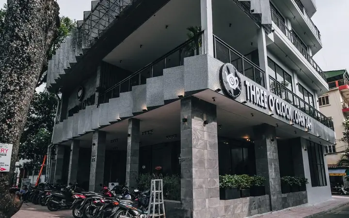 Review Chuỗi Cà Phê Three O'clock: Điểm Mạnh, Điểm Yếu Và So Sánh Thực Tế