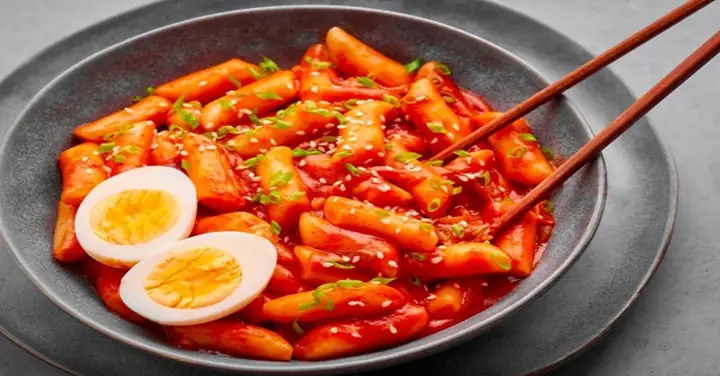 Cách Làm Tokbokki Tại Nhà Chuẩn Vị Hàn Quốc