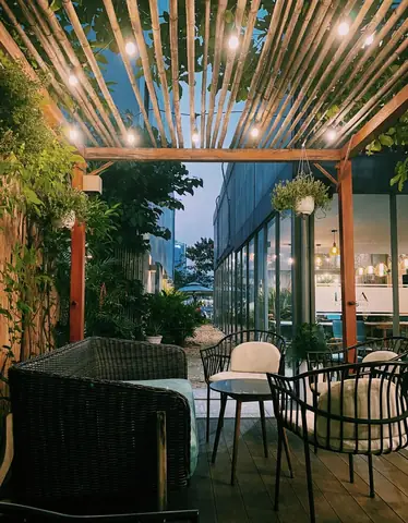 Cafe Lala Bến Vân Đồn
