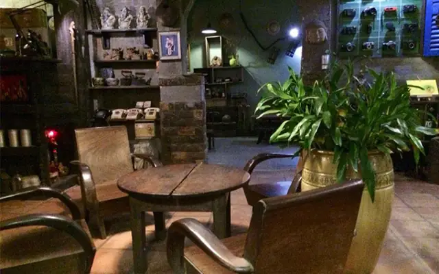 Review Chi Tiết Cafe Nhỏ Lê Văn Sỹ: Không Gian Xưa Cũ, Phù Hợp Cho Buổi Hẹn Hò Yên Tĩnh