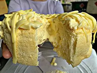 Cô Gái Bán Bánh Quận 4