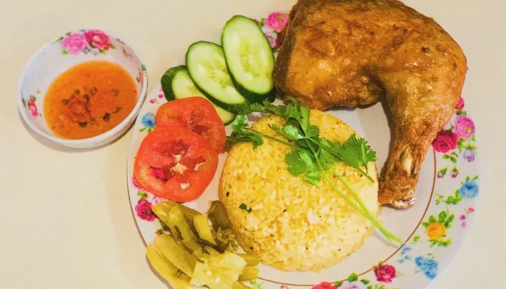 Hướng Dẫn Toàn Tập Cách Làm Cơm Gà Chiên Nước Mắm Thơm Ngon Tại Nhà