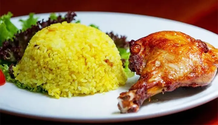Review Cơm Gà Xối Mỡ Cô Sáu Bình Thạnh: Thử Thực Tế, Đáng Ăn Không?