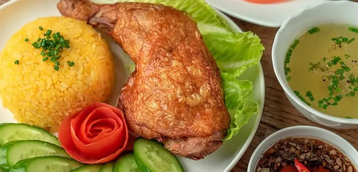 Cơm Gà Xối Mỡ Minh Huệ