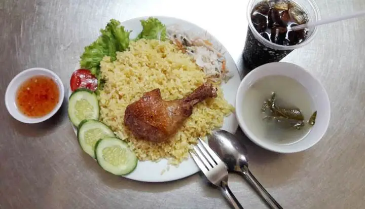 Review Chi Tiết Quán Cơm Gà Xối Mỡ Nũng Nịu: Có Đáng Thử?