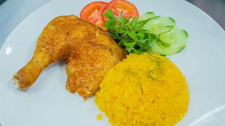 Cơm Gà Xối Mỡ Quốc Hương: Đánh Giá Chi Tiết Và Trải Nghiệm Thực Tế