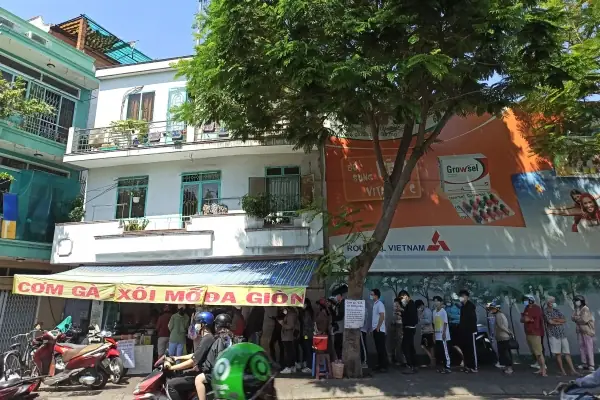 Cơm Gà Xối Mỡ Trường Sa