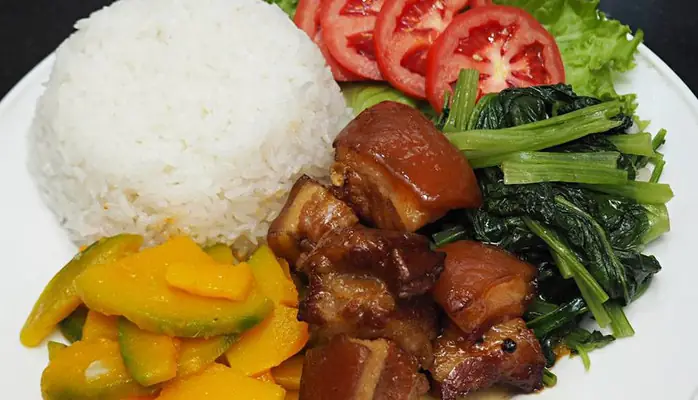 Cơm Ngon Ngon Lạc Trung: Đánh Giá Chi Tiết 5 Món Ăn Nổi Bật