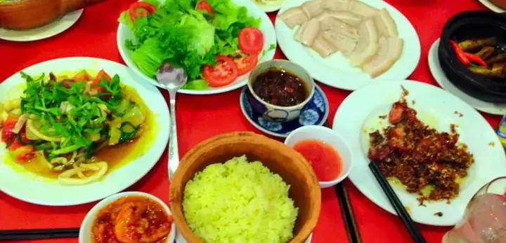 Com Tay Cam Cung Dinh: Khám Phá Di Sản Ẩm Thực Độc Đáo Từ Vùng Đất Lịch Sử