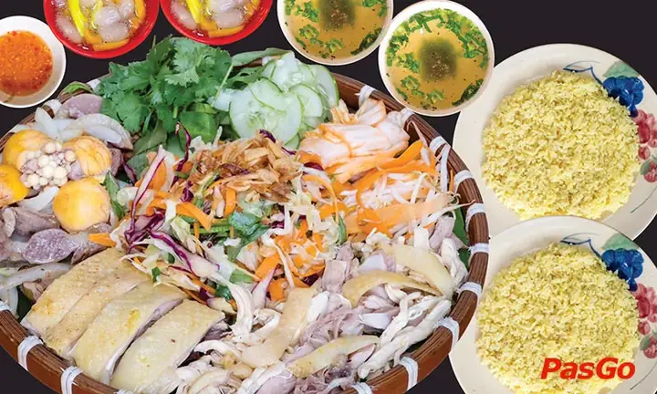 Cách Thưởng Thức Gà Phú Yên Chuẩn Vị Tại Nhà Hàng Con Gà Mái Quang Trung