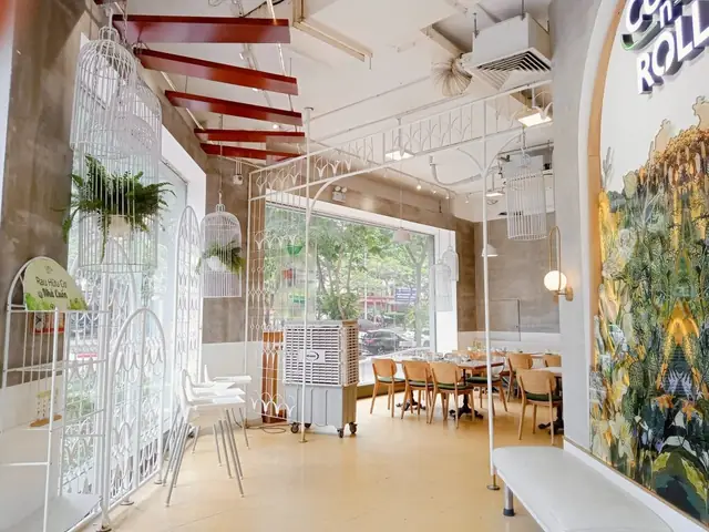 Cuốn N Roll Hoàng Đạo Thúy