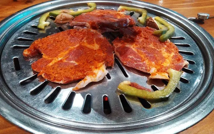 Đánh Giá Chi Tiết Nhà Hàng Fungi Chingu: Trải Nghiệm Quán Nướng Hàn Quốc Tại Đà Lạt