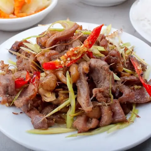 Gà Chọi Xào Sả Ớt