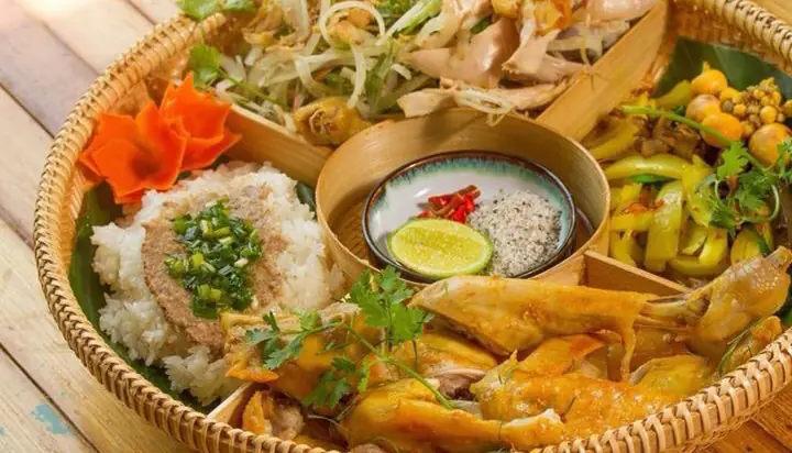 Cách Làm Gà Lên Mâm Chuẩn Vị Miền Trung