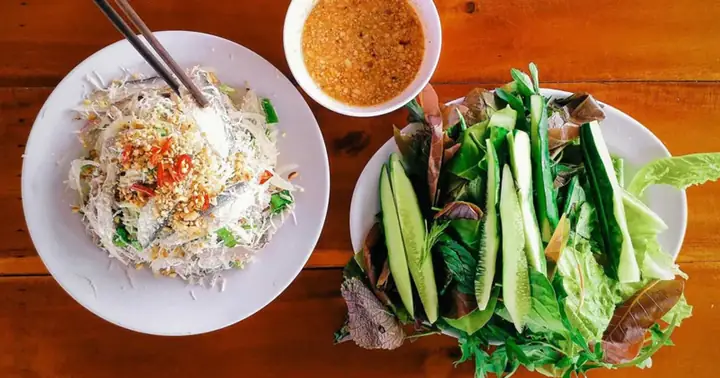 Hướng Dẫn Làm Gỏi Cá Trích Đà Nẵng Chuẩn Vị: Bí Quyết Từ Nguyên Liệu Đến Thành Phối