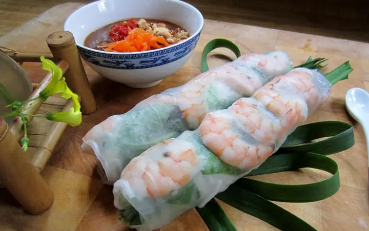 Review Quán Ăn Út Thúy: Gỏi Cuốn Sài Gòn Chất Lượng Giá Tốt Ở Long Biên
