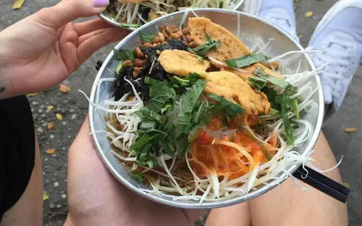 Gỏi Khô Bò Công Viên Lê Văn Tám: Hương Vị Dân Dã Trái Tim Sài Gòn