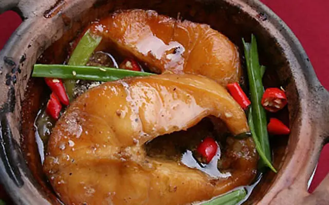 Review Nhà Hàng Hà Nội Quán Trương Định: Trải Nghiệm Ẩm Thực Phố Cổ Giữa Lòng Sài Gòn