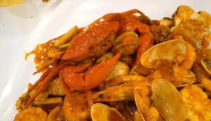 Hải Sản Xô Happy Crab Cần Thơ: Đánh Giá Chi Tiết Về Quán Ăn Hải Sản Gia Đình