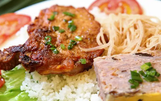 Review Cơm Tấm Hùng: Hương Vị Đậm Đà Giữa Hẻm 194 Võ Văn Tần
