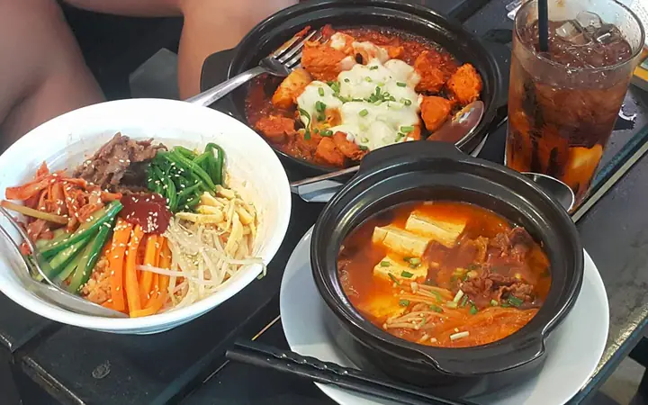 Review Hẻm Fast Food Bàu Cát: Quán Ăn Hàn Quốc Ngon, Giá Rẻ