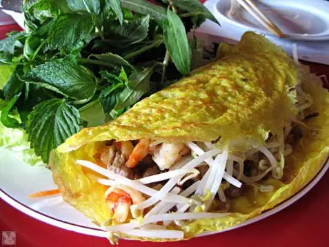 Bánh Xèo Miền Tây: Bí Quyết Tạo Vỏ Giòn Rụm Và Hương Vị Đậm Đà