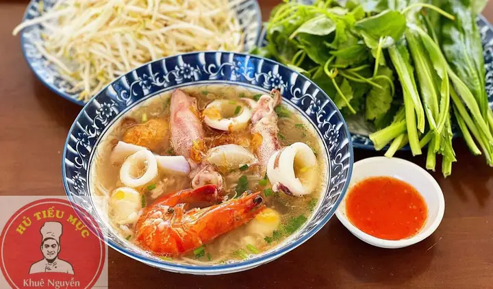 Hủ Tiếu Mực Đà Nẵng: Hương Vị Biển Đầy Đặc Sắc Và Cách Làm Chuẩn