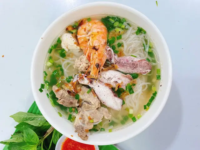 Hủ Tiếu Mực Phú Quốc: Đặc Sản Biển Cả Đậm Đà Hương Vị
